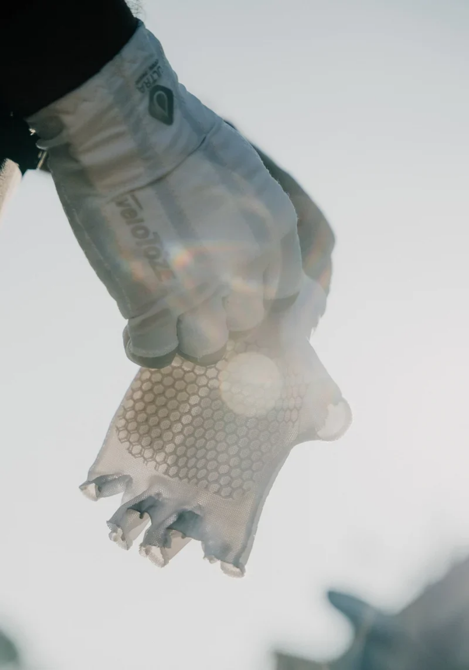 GLACIER Gloves from Ultra Cool Tech (Arctic White)